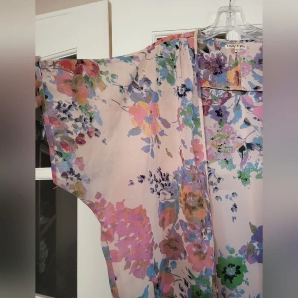 Truly 4 You‎ short sleeve floral kimono cover up size medium